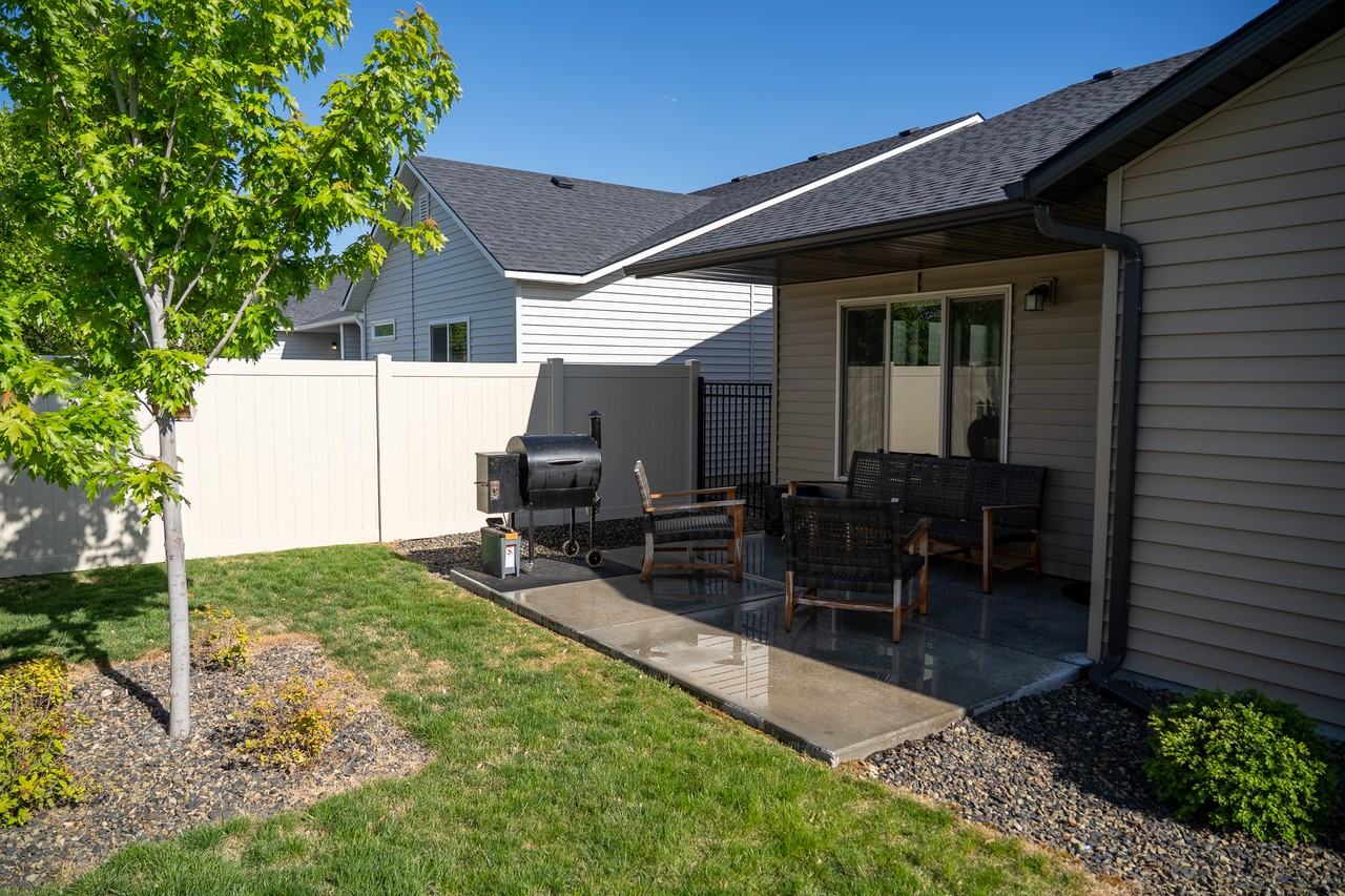 1880 S Defio Way #NA - Photo 2 of 16