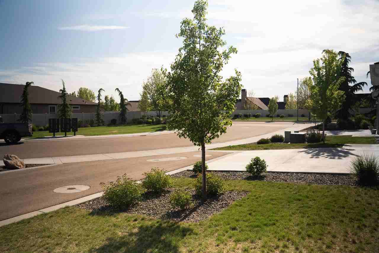 1880 S Defio Way #NA - Photo 3 of 16