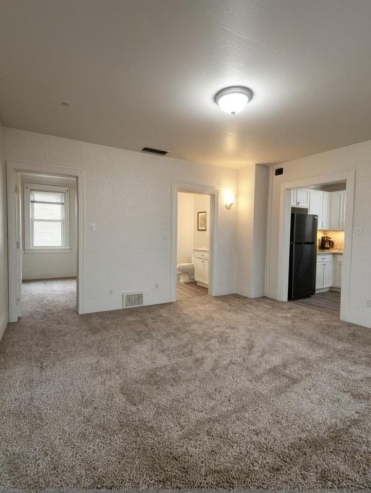 3136 9th St - Photo 5 of 15