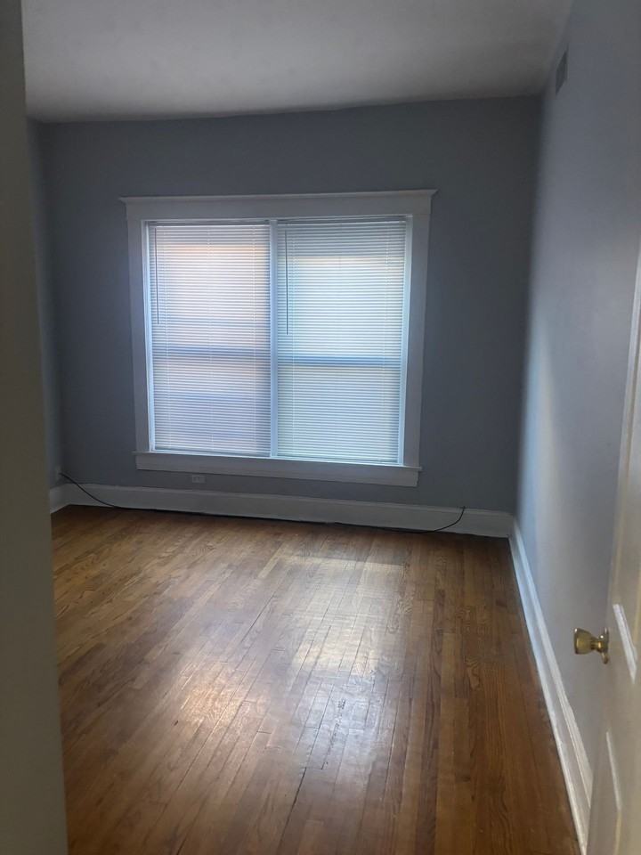 GRY - 214 - Photo 3 of 8