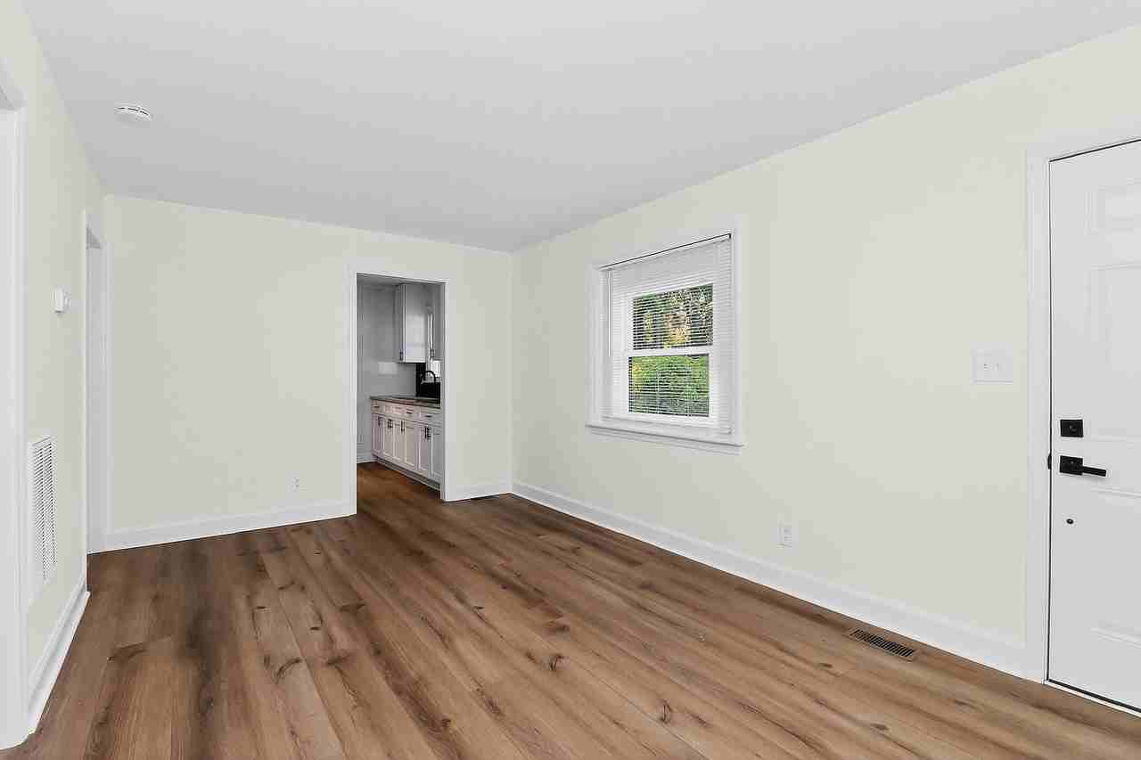 1444A Anderson St - Photo 3 of 15