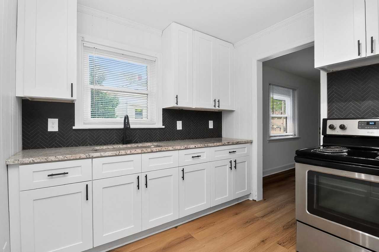 1444A Anderson St - Photo 6 of 15