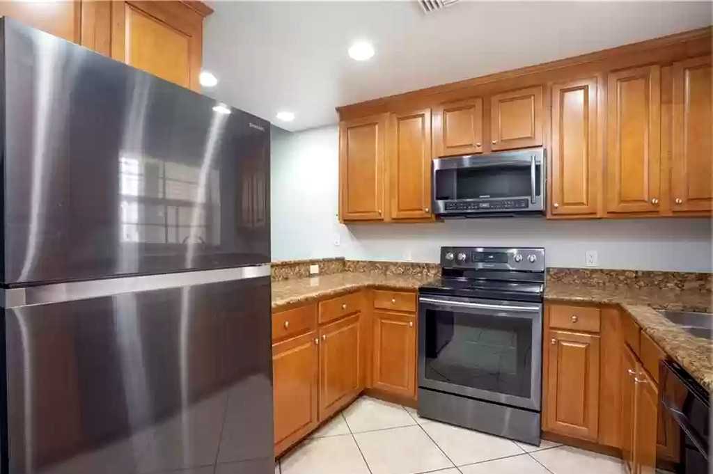 2110 W 1st St #301 - Photo 5 of 39