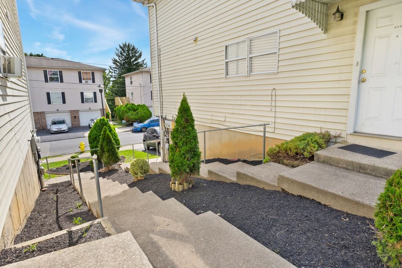 503 S Austin St #524 - Photo 2 of 15