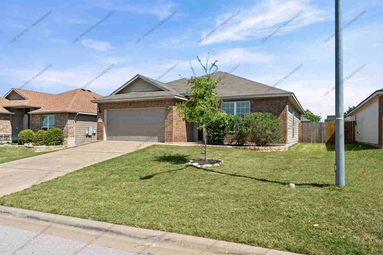 8012 Redbrush - Photo 2 of 24