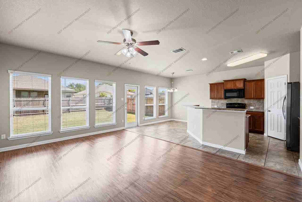 8012 Redbrush - Photo 3 of 24
