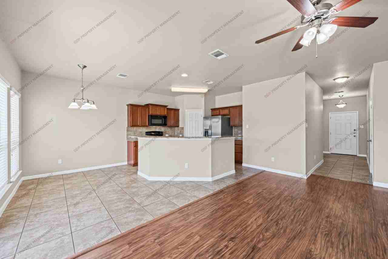 8012 Redbrush - Photo 4 of 24