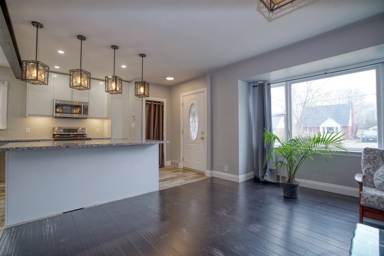 83 Belmont Avenue West - Photo 4 of 30