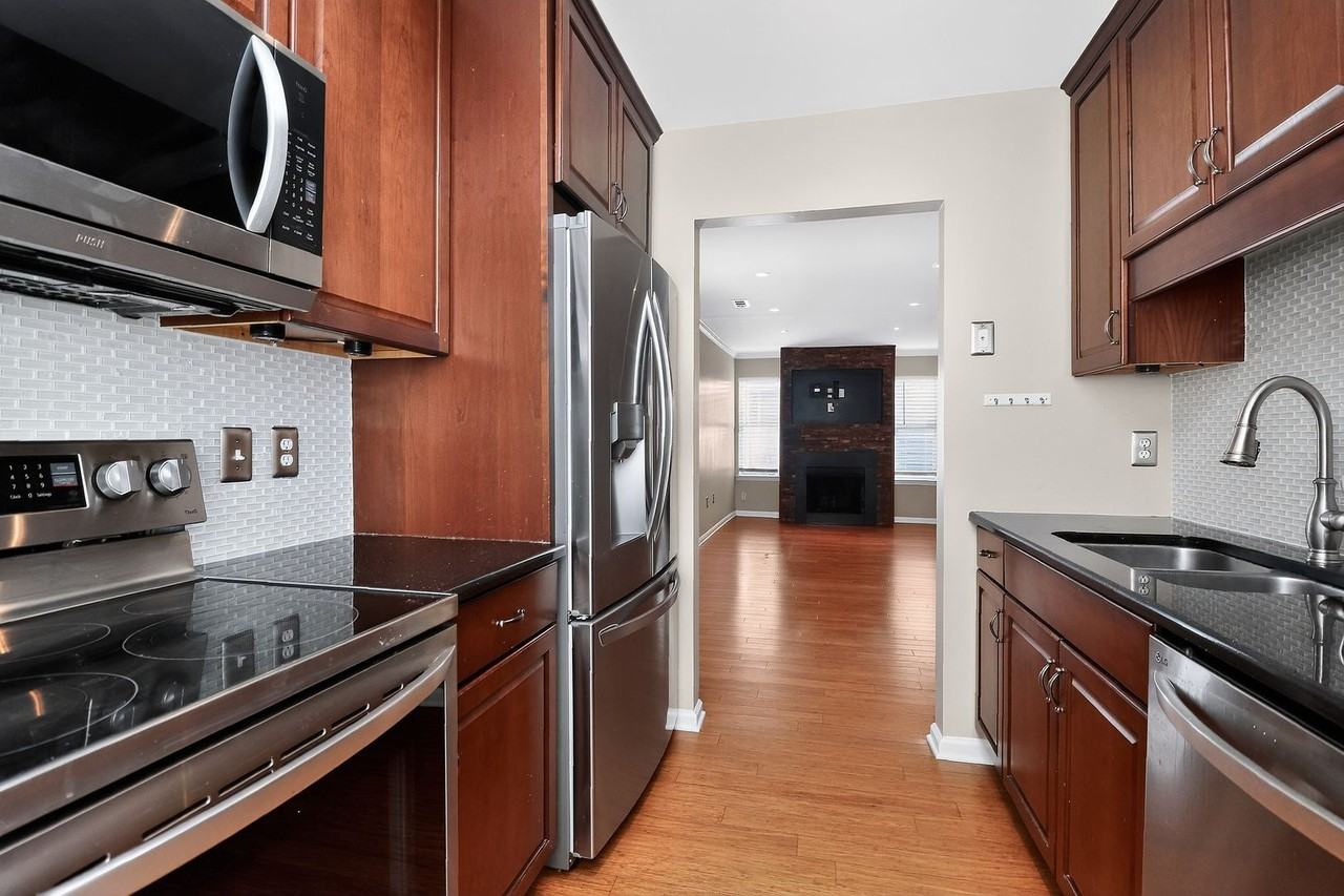 508 N Graham St - Photo 6 of 19