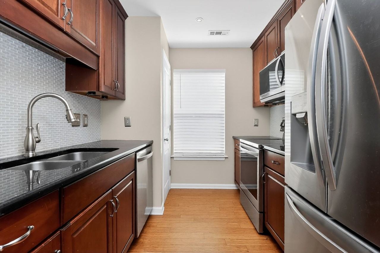 508 N Graham St - Photo 7 of 19