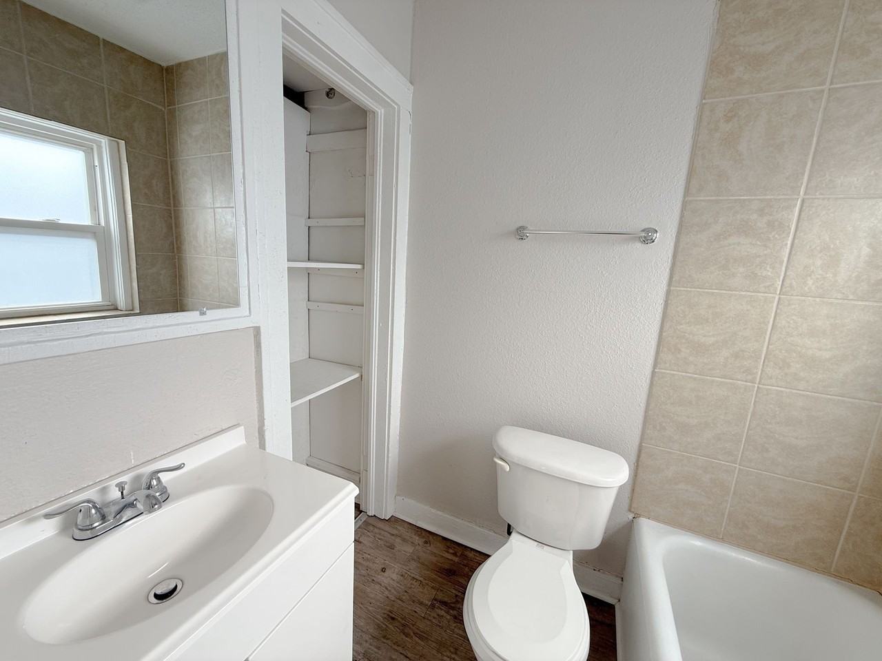 Gladstone Pointe Apartments - Photo 5 of 11