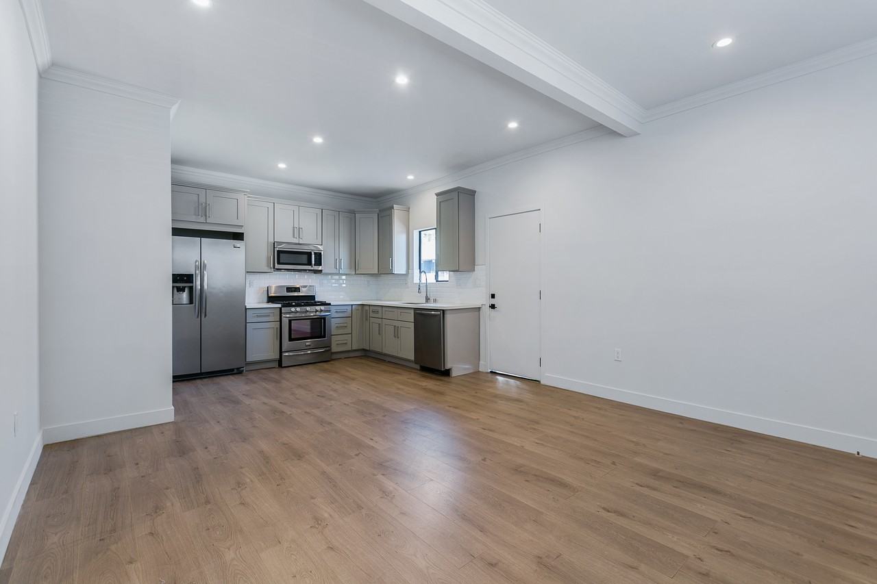 1008 Waterloo Street - Photo 3 of 11