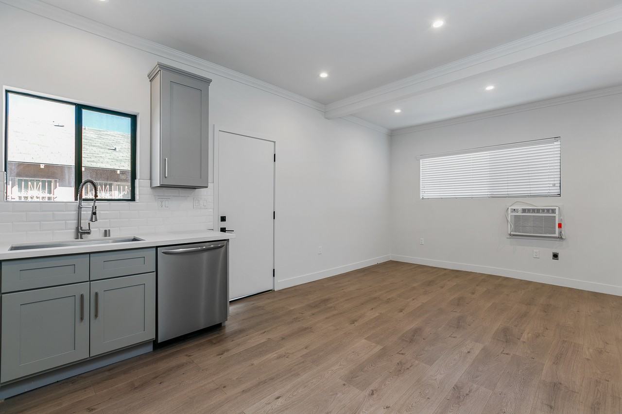 1008 Waterloo Street - Photo 5 of 11