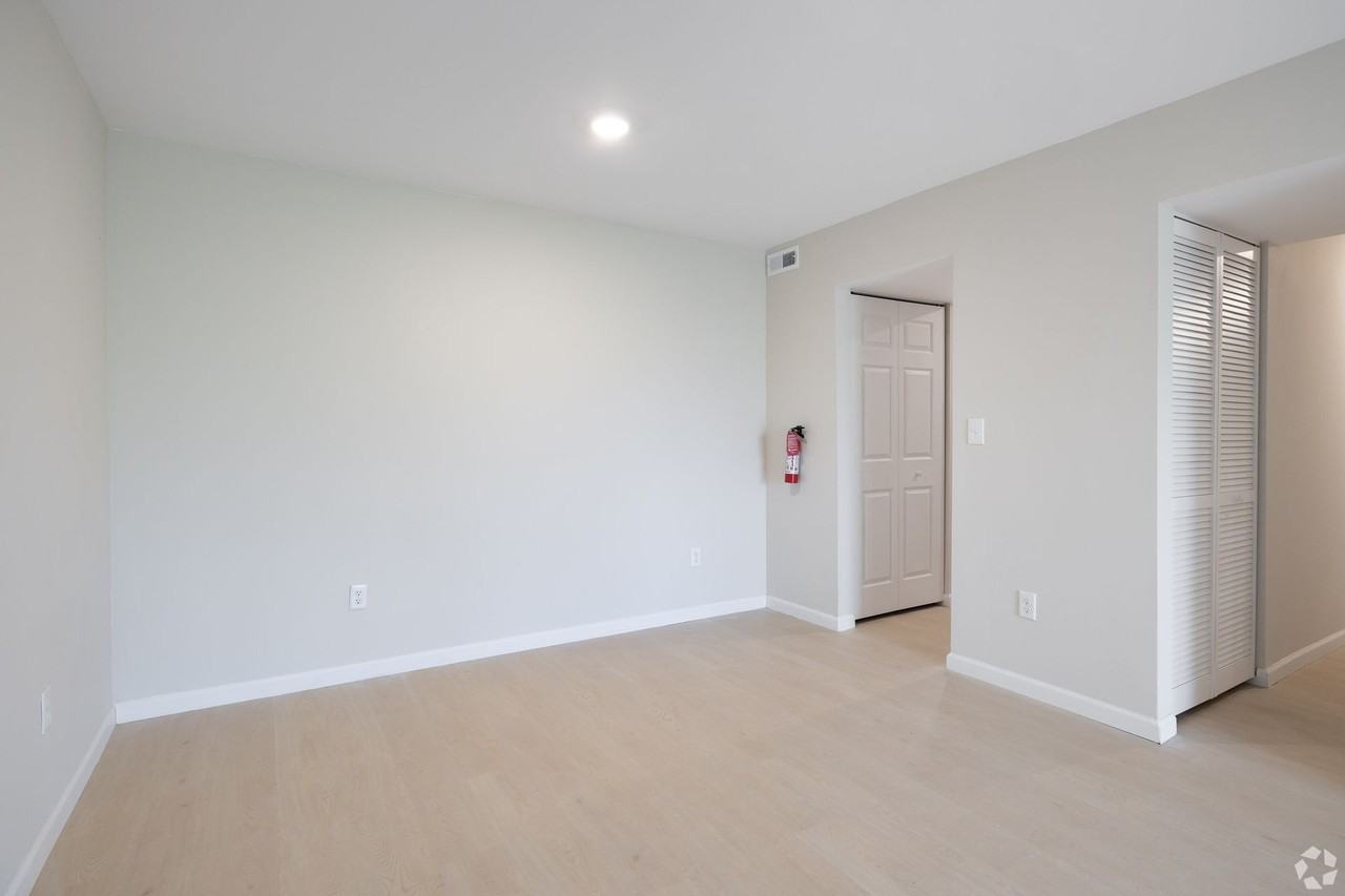 Oak Forest Apartments - Photo 6 of 50