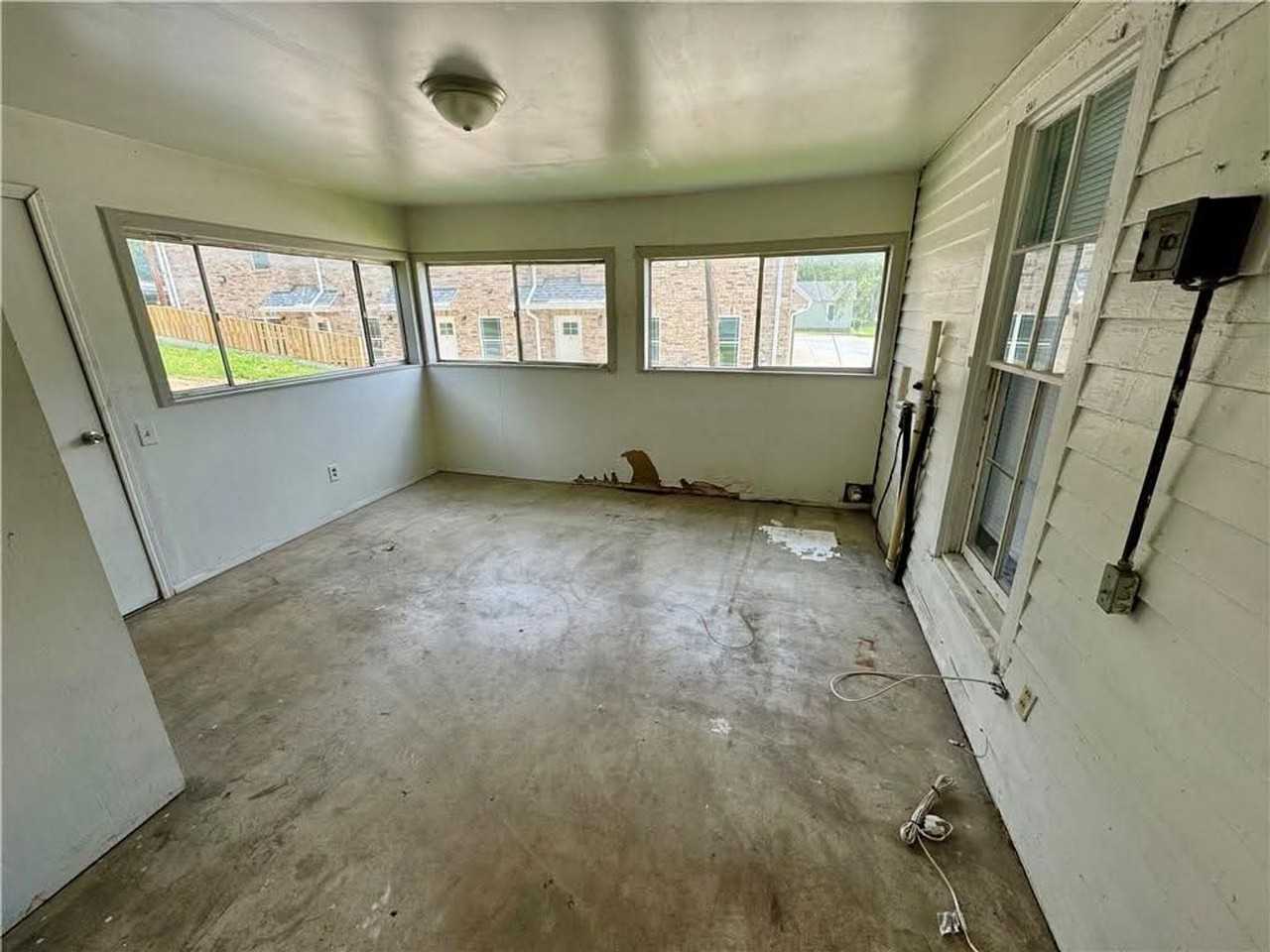 309 Broad St - Photo 4 of 11
