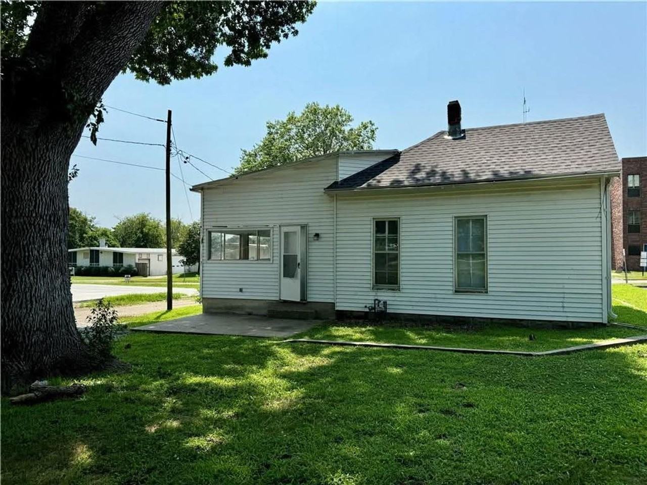 309 Broad St - Photo 7 of 11