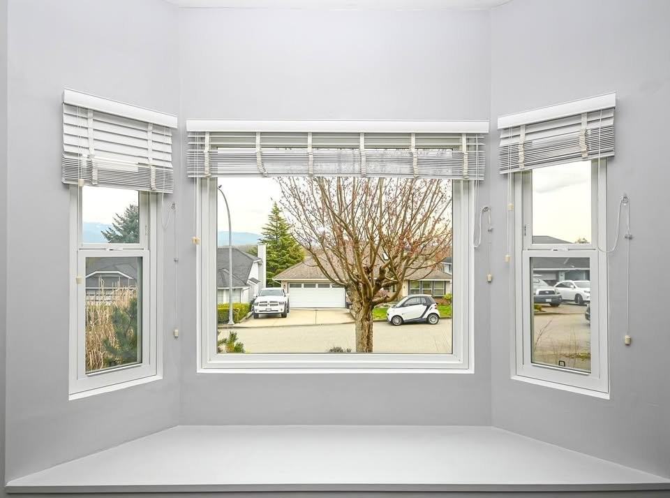 1075 Fraserview St - Photo 4 of 16