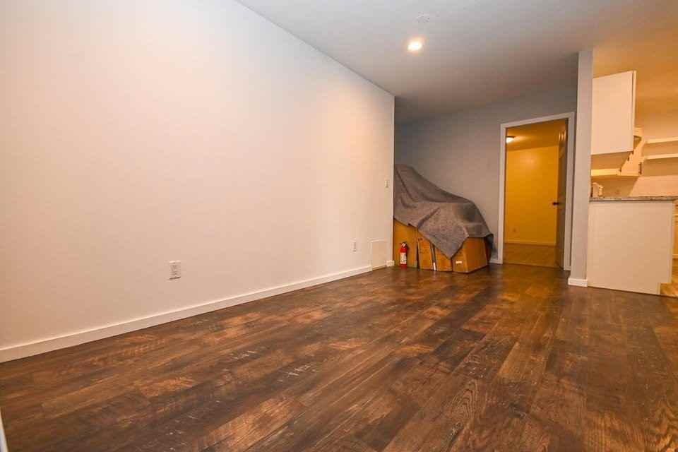 1075 Fraserview St - Photo 5 of 16