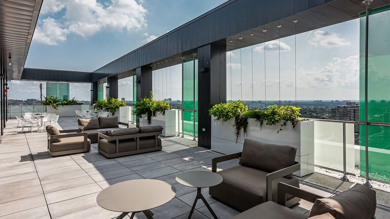 6993 Boul Décarie - Photo 2 of 32