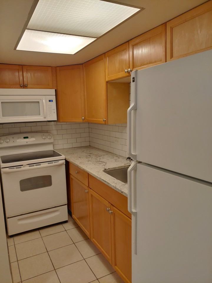 5821 8th Avenue North #203 - Photo 5 of 10