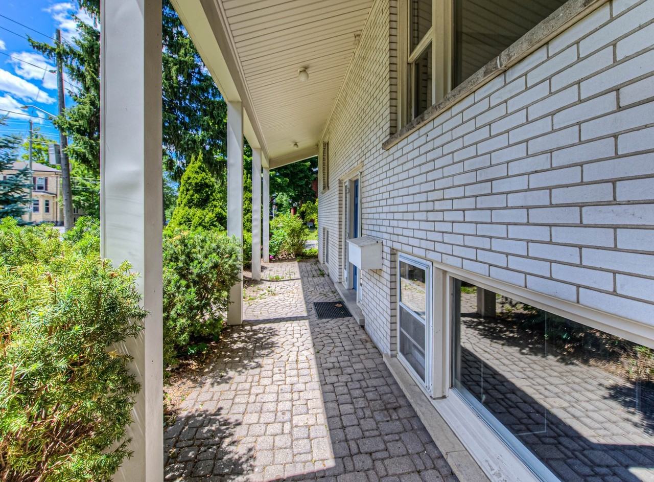 42 Central St - Photo 3 of 9