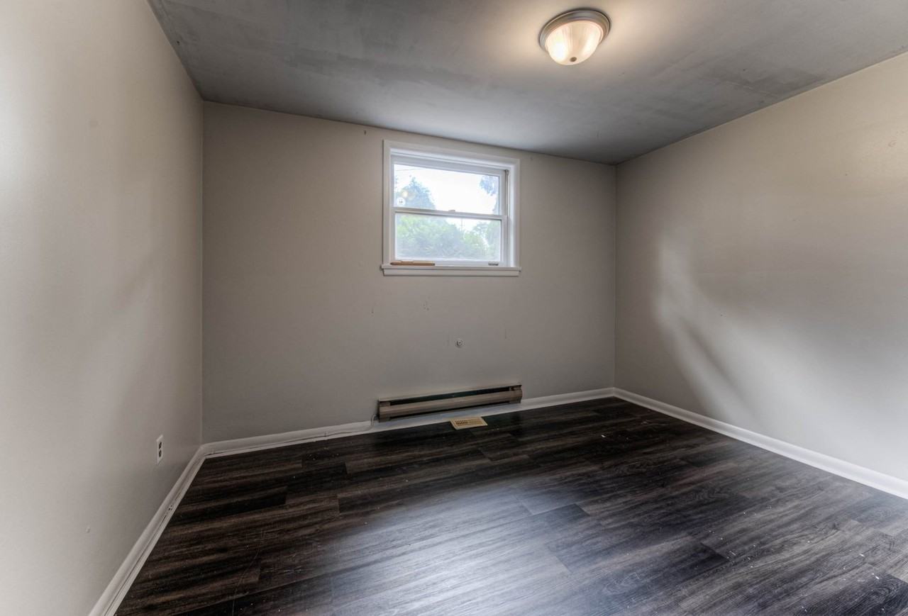 42 Central St - Photo 4 of 9