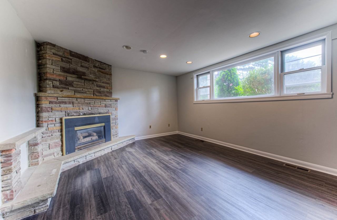 42 Central St - Photo 6 of 9