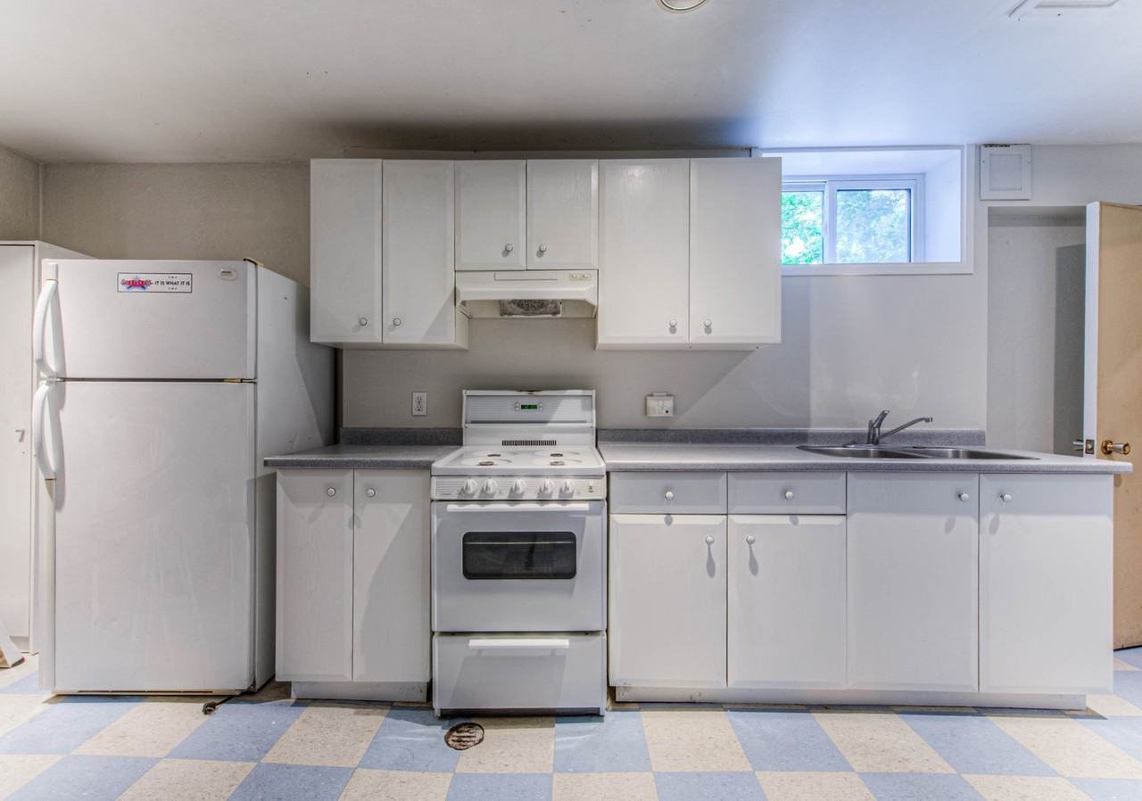 42 Central St - Photo 7 of 9