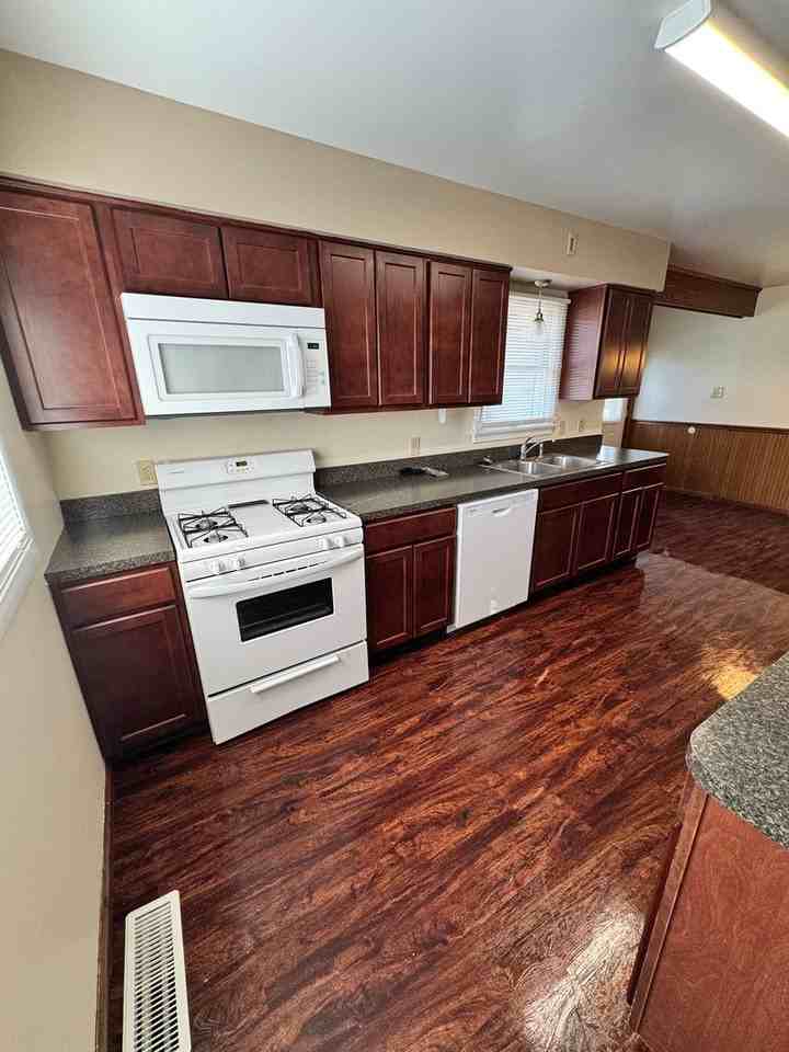 3968 Staatz Dr - Photo 7 of 25