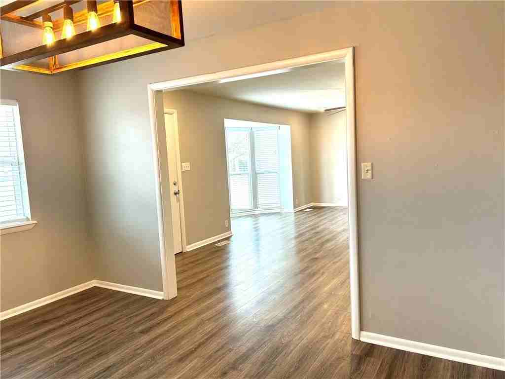 301 Crestview Dr - Photo 7 of 35