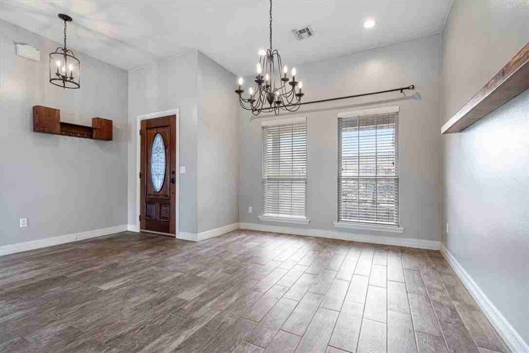 101 Hoss St - Photo 4 of 30