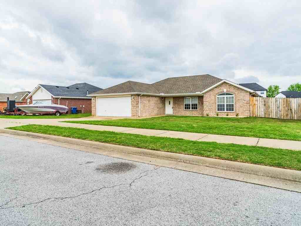 2402 Sw 19th St - Photo 2 of 24