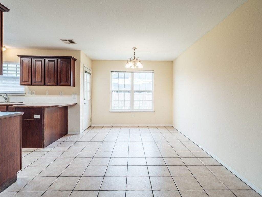 2402 Sw 19th St - Photo 5 of 24