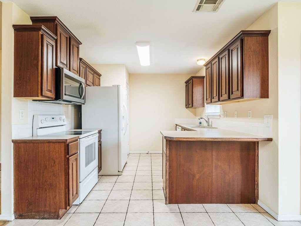 2402 Sw 19th St - Photo 6 of 24