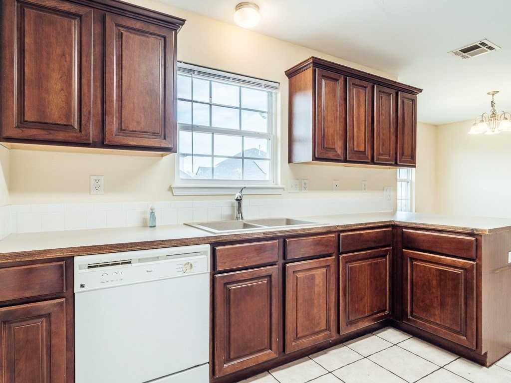 2402 Sw 19th St - Photo 7 of 24