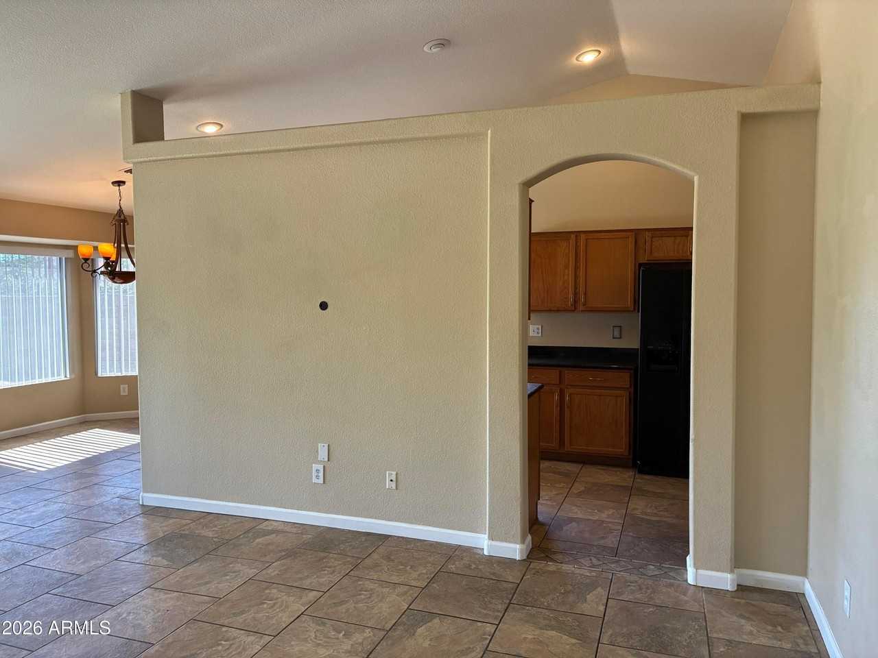 8981 W Maryland Ave - Photo 5 of 33