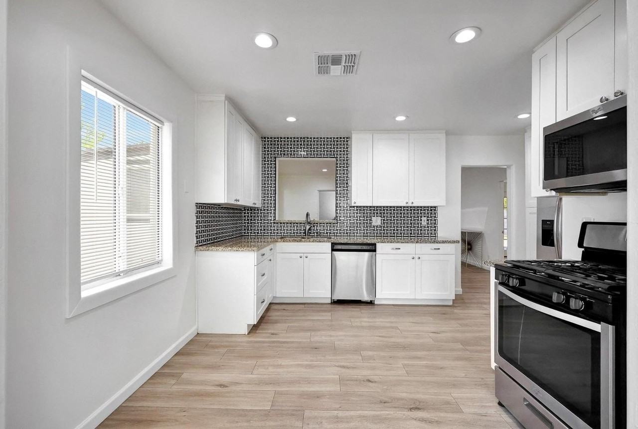 224 W Glenrosa Ave - Photo 7 of 24