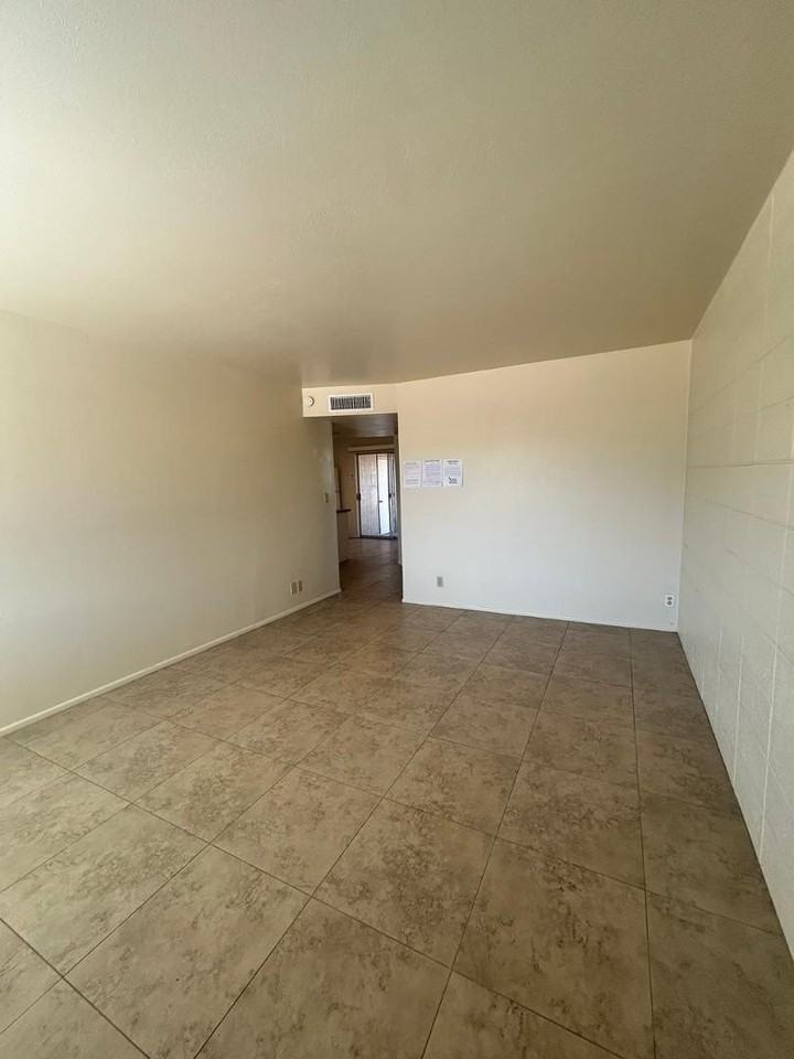 5233 E University Dr Apt B - Photo 5 of 20