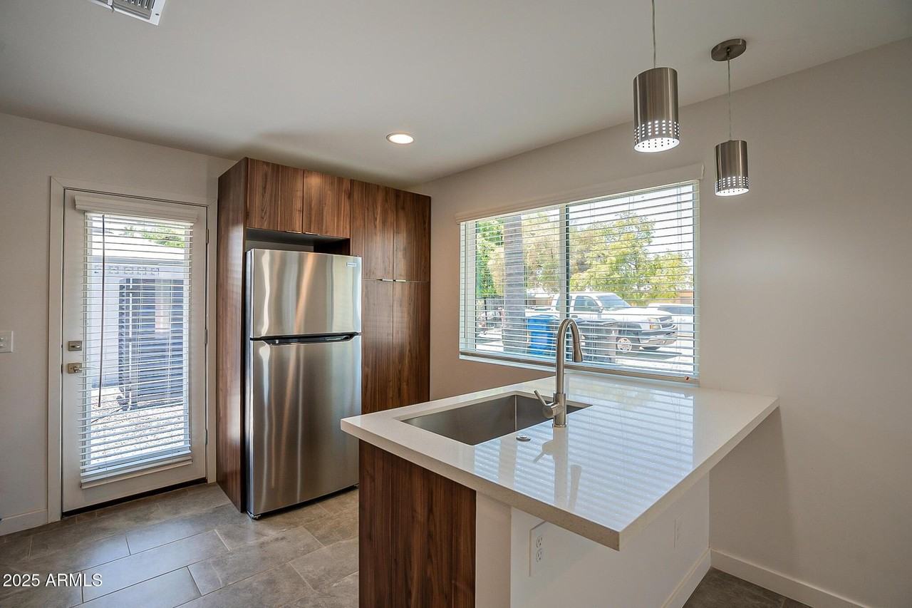 6227 N 13th Pl Apt 2 - Photo 4 of 17