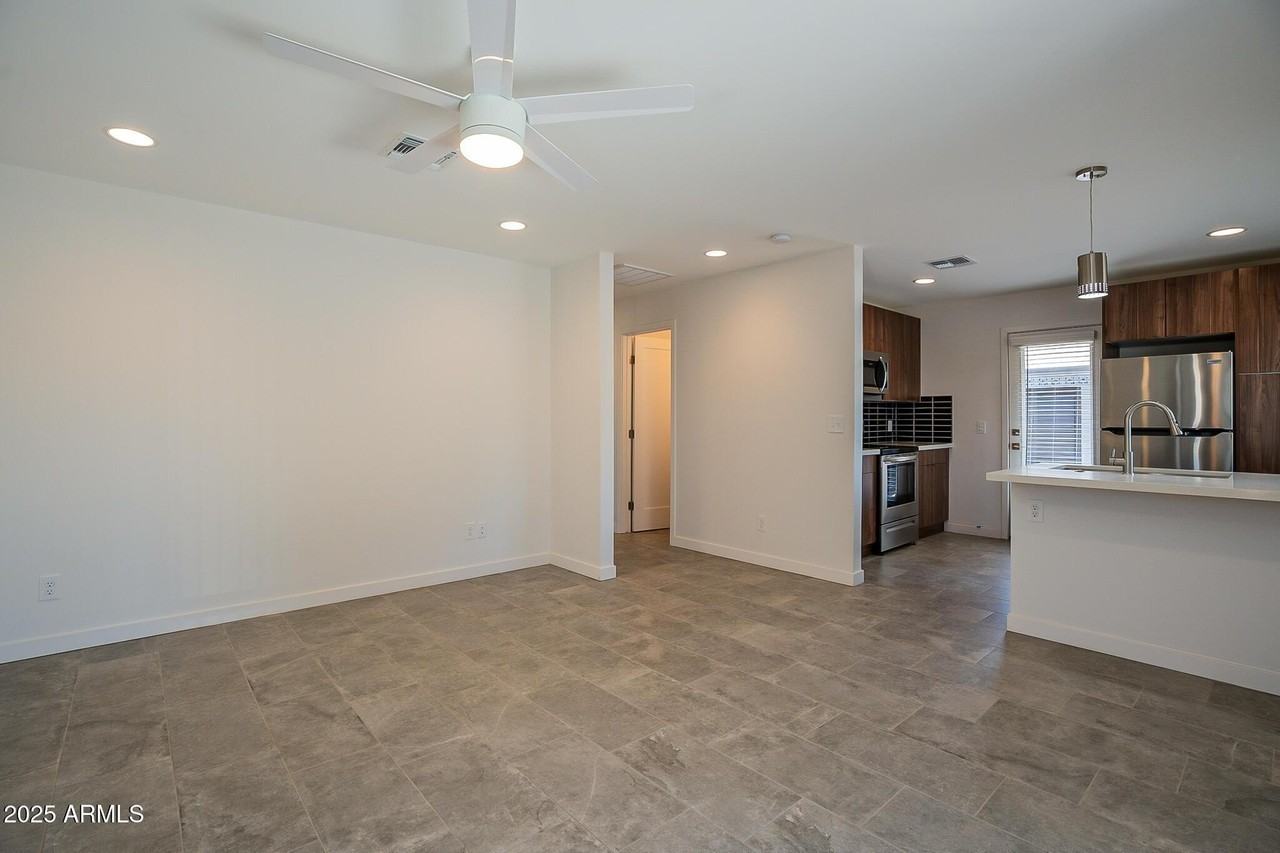 6227 N 13th Pl Apt 2 - Photo 5 of 17