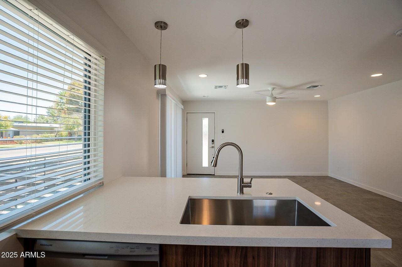 6227 N 13th Pl Apt 2 - Photo 6 of 17