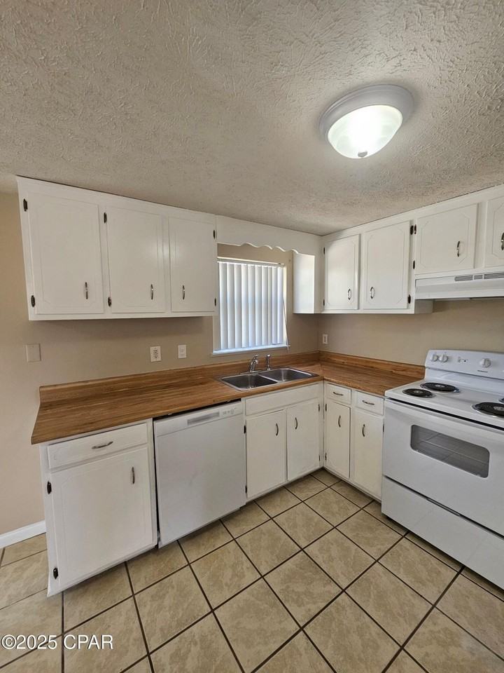 6217 Lance St - Photo 5 of 16