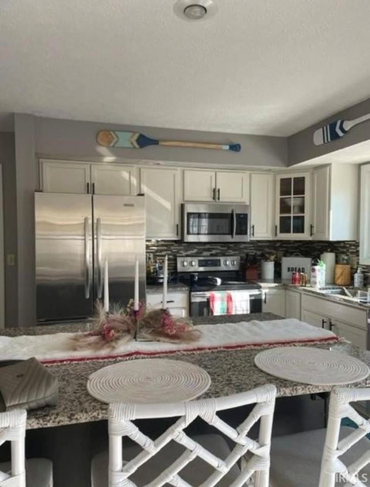 2206 E Autumn Dr - Photo 3 of 33