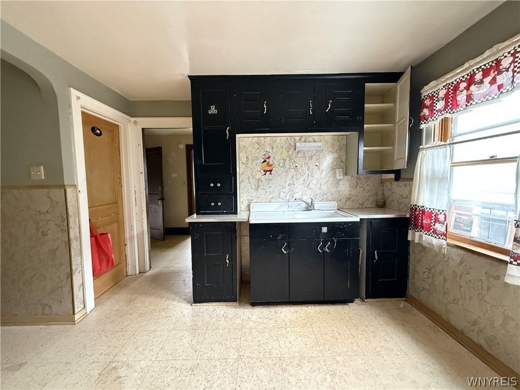 733 Lasalle Ave - Photo 5 of 9