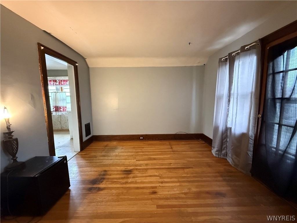 733 Lasalle Ave - Photo 6 of 9