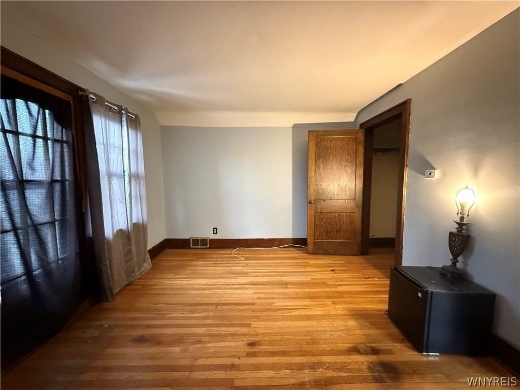 733 Lasalle Ave - Photo 7 of 9