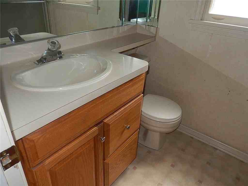 214 E Spruce St - Photo 2 of 4