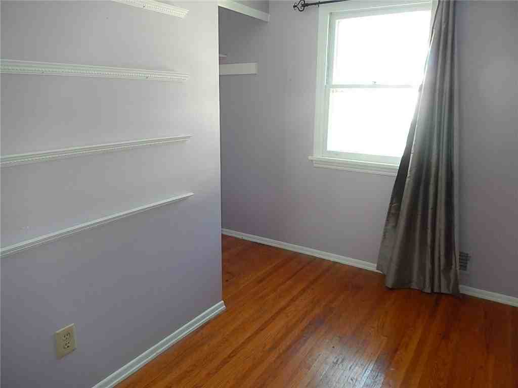 214 E Spruce St - Photo 3 of 4