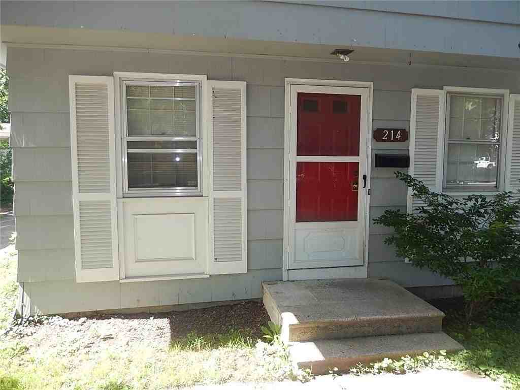 214 E Spruce St - Photo 4 of 4