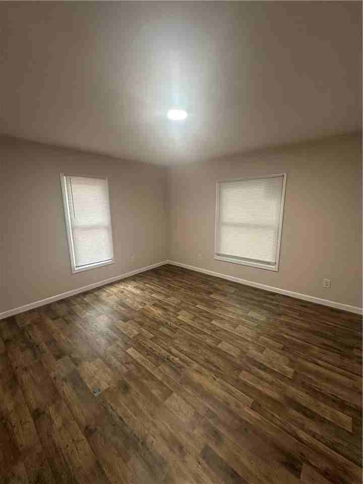 255 Lyon St - Photo 4 of 8